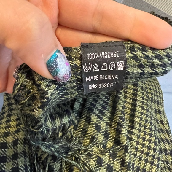 ❤️🧣BEAUTIFUL DESIGNER SCARF🧣❤️LONG EUC GIFT BLACK CHECKED - Picture 13 of 13